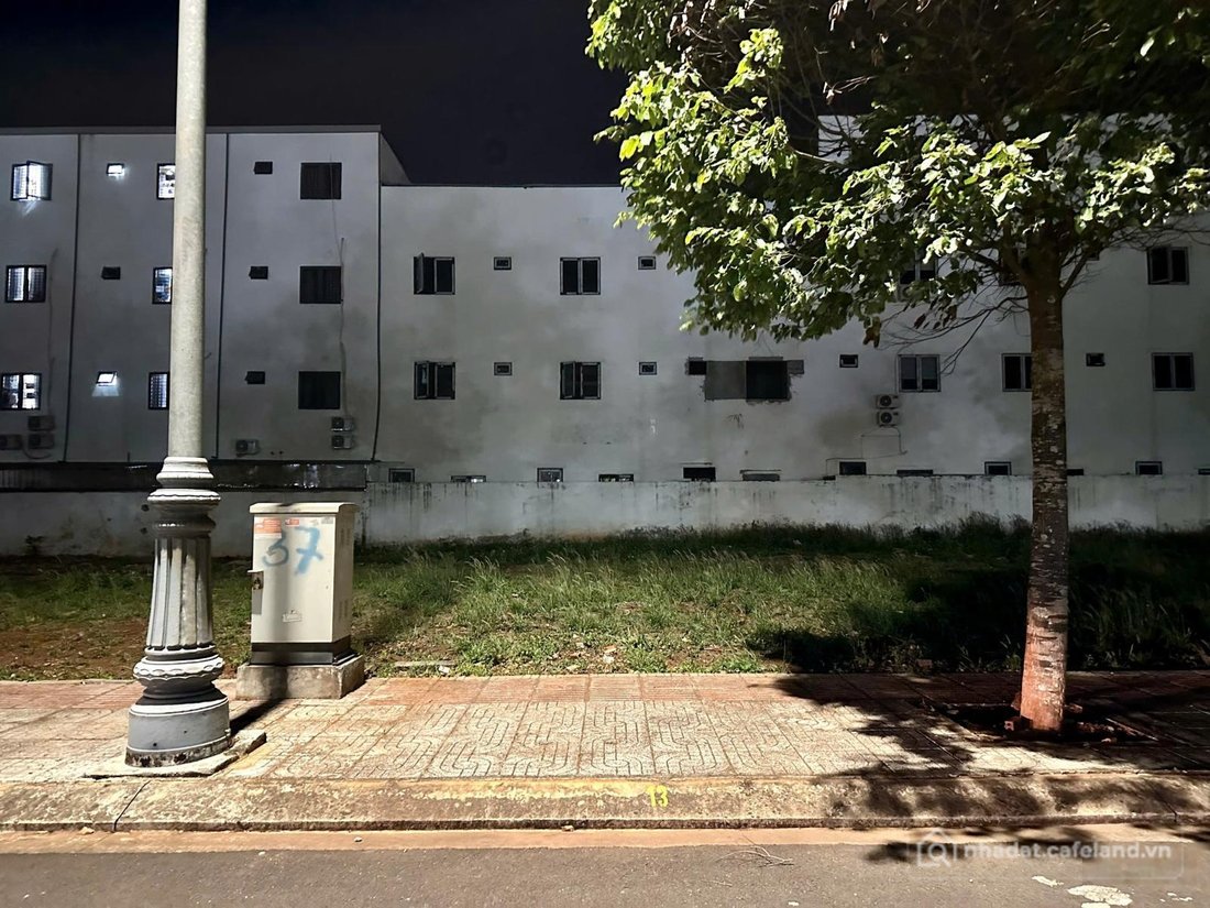 Bán đất thổ cư: Đất phân khu LK09 Khu đô thị Ân Phú đối diện công viên - giá 3.7