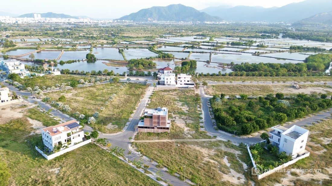 Bán đất thổ cư: Giá 30tr/m2 lô đất biệt thự Ven Sông Tắc - Nha Trang!