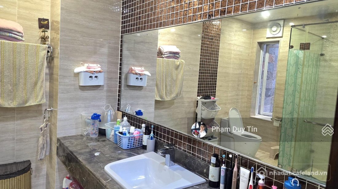 Bán nhà riêng: Cần bán nhà biệt thự Mặt tiền đường Hồng Lĩnh, ngay trung tâm khu