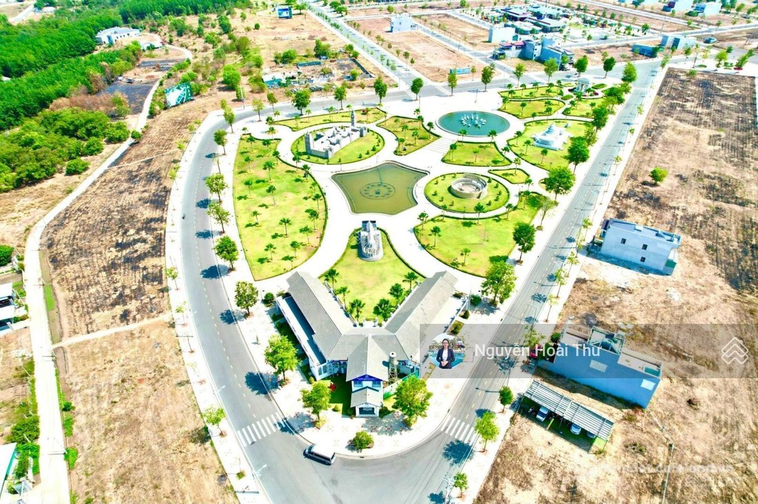 Bán đất thổ cư: Đất sổ hồng riêng mặt tiền đường 20m. Nằm cách cổng khu công ngh