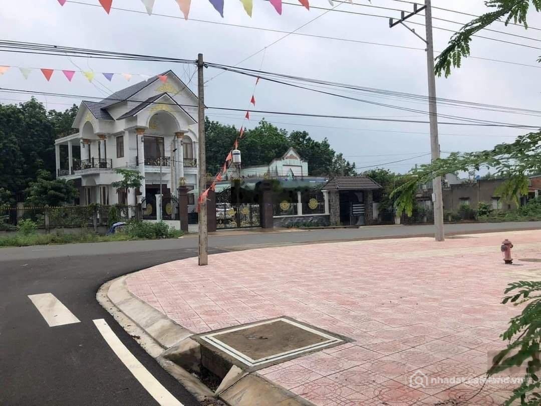 Bán đất thổ cư: Chủ kẹt tiền gửi bán lô đất ngay TP Đồng Xoài, 80m2, Mặt đường D