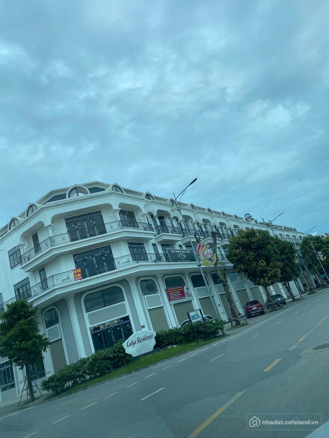 Bán biệt thự: Bán căn nhà mặt phố trục chính đường Cổ Loa. Dự án Calyx Residence