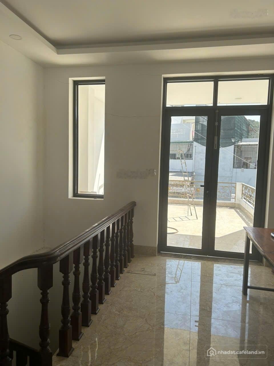 Bán nhà riêng: Bán Nhà 2,5 tầng GẦN BIỂN mặt tiền Việt Bắc (Vĩnh Nguyên)
