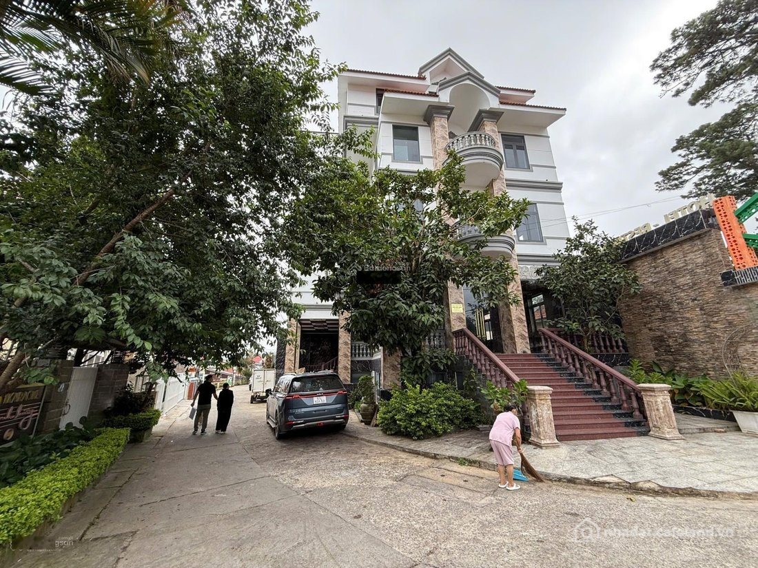 Bán nhà riêng: Bán khách sạn đường Cô Giang, Phường 9, Đà Lạt, Lâm Đồng, diện tí