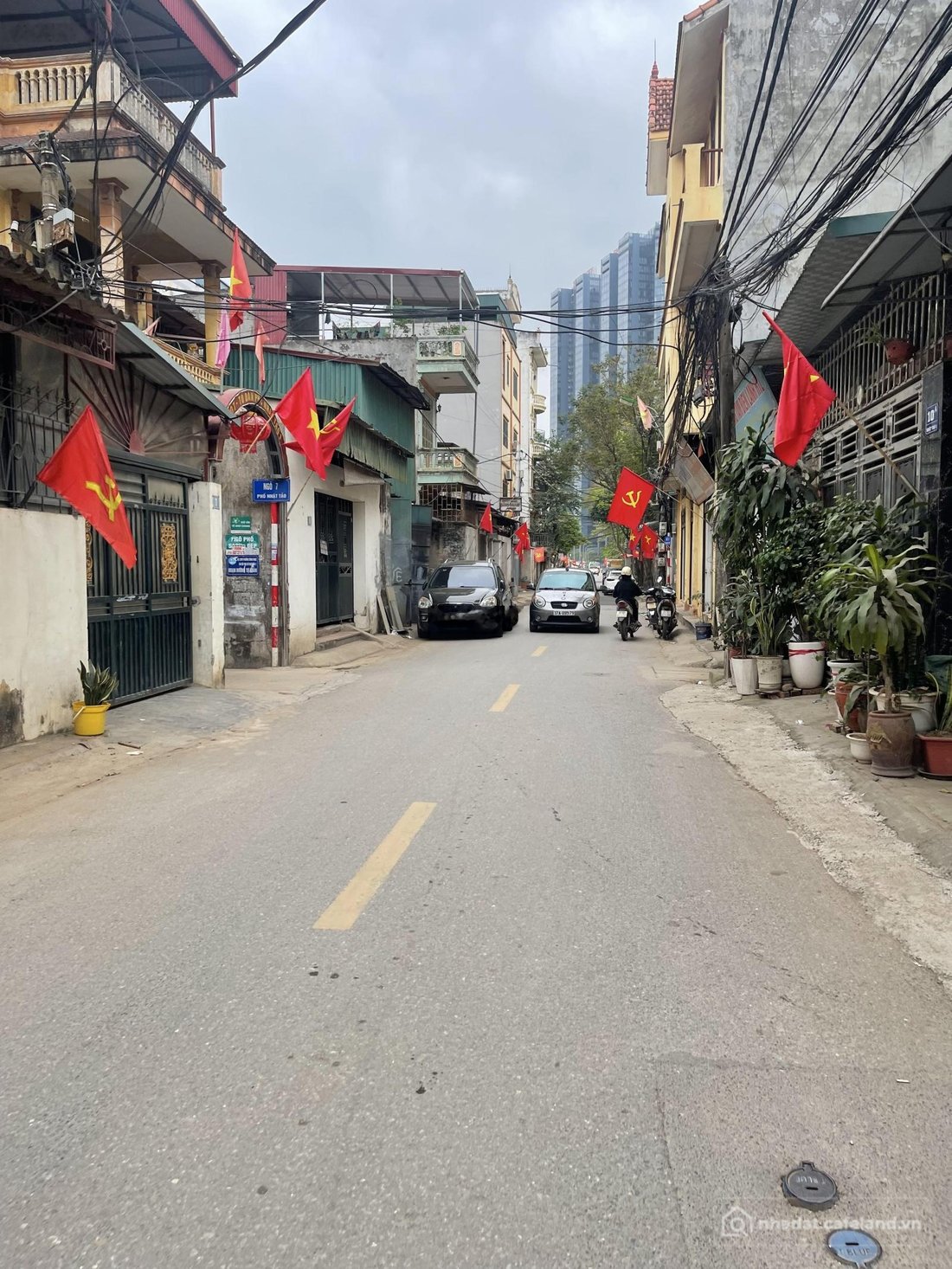 Bán nhà riêng: Phân lô Nhật Tảo, sát Ciputra - 3 tầng sân vườn - 185m2 - MT 8.2m