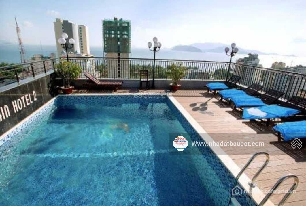 Bán nhà riêng: Bán khách sạn 3* TP Nha Trang 1 hầm 18 lầu 88 phòng. Có nhà hàng,