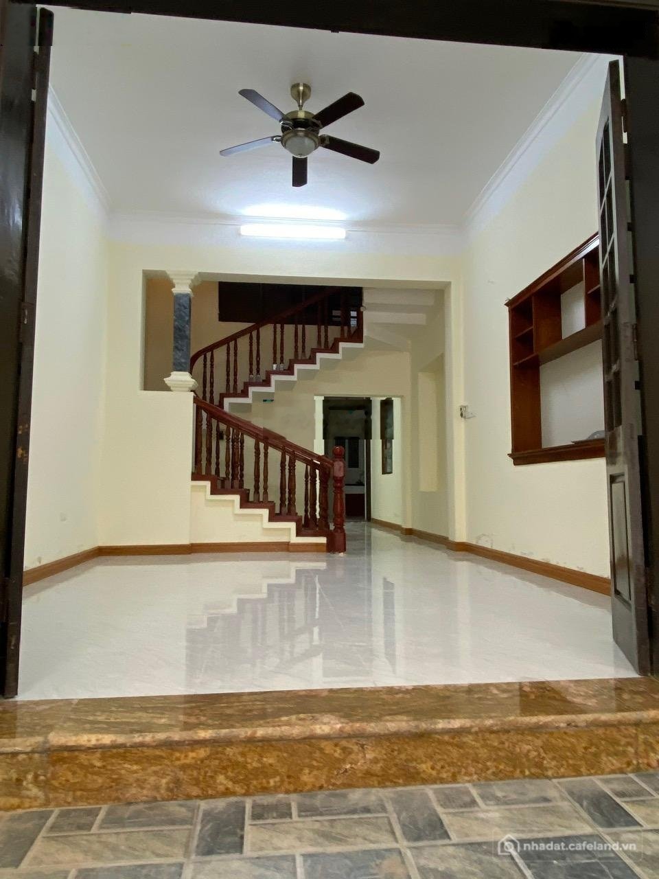 Bán nhà riêng: bán 100m trục chợ kinh doanh cách QL 5 kéo dài khu công nghiệp bắ