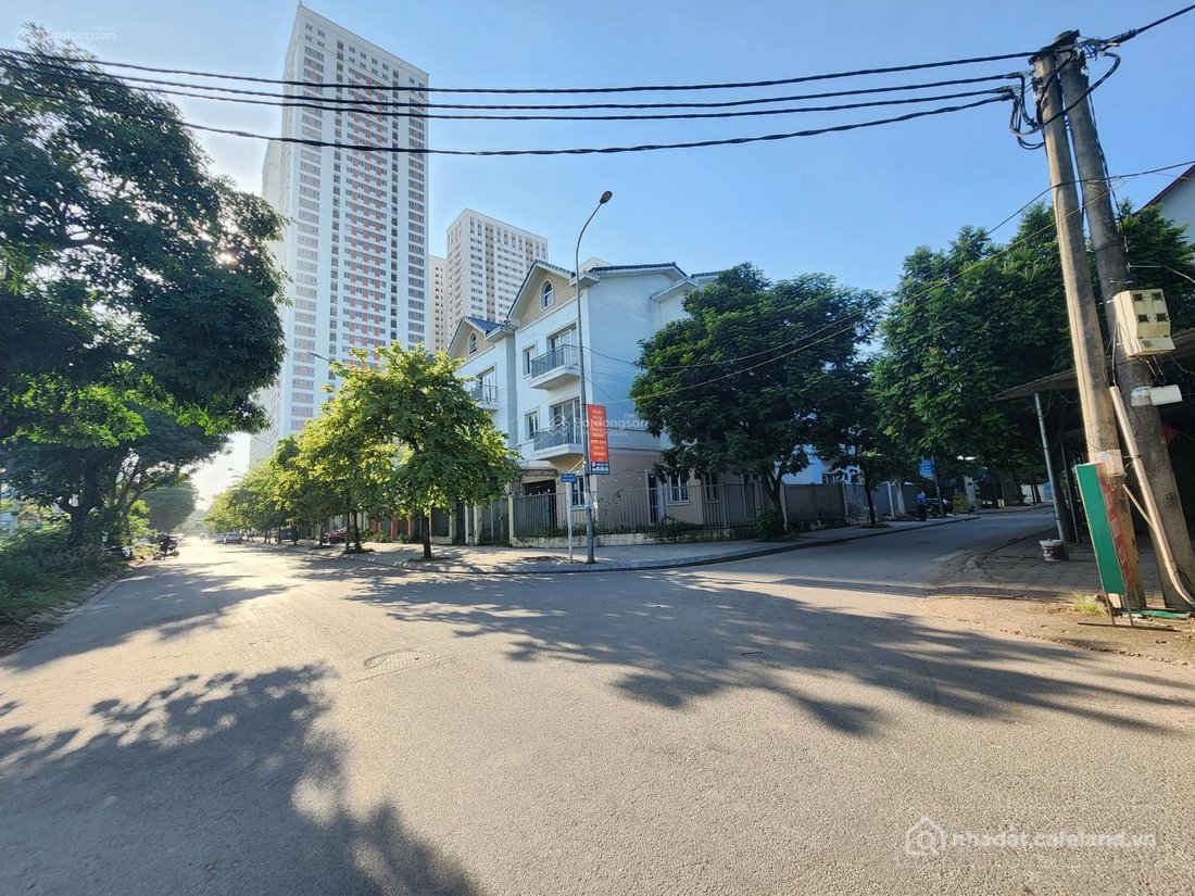 Bán biệt thự: Chính chủ cần bán biệt thự song lập 135m, dãy vỉa hè 5m, kinh doan