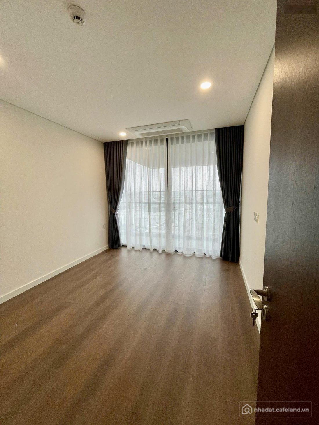 Bán căn hộ chung cư: HOT!!! Chính chủ bán căn 3 ngủ 108m2 tại cc Sunshine Iconic