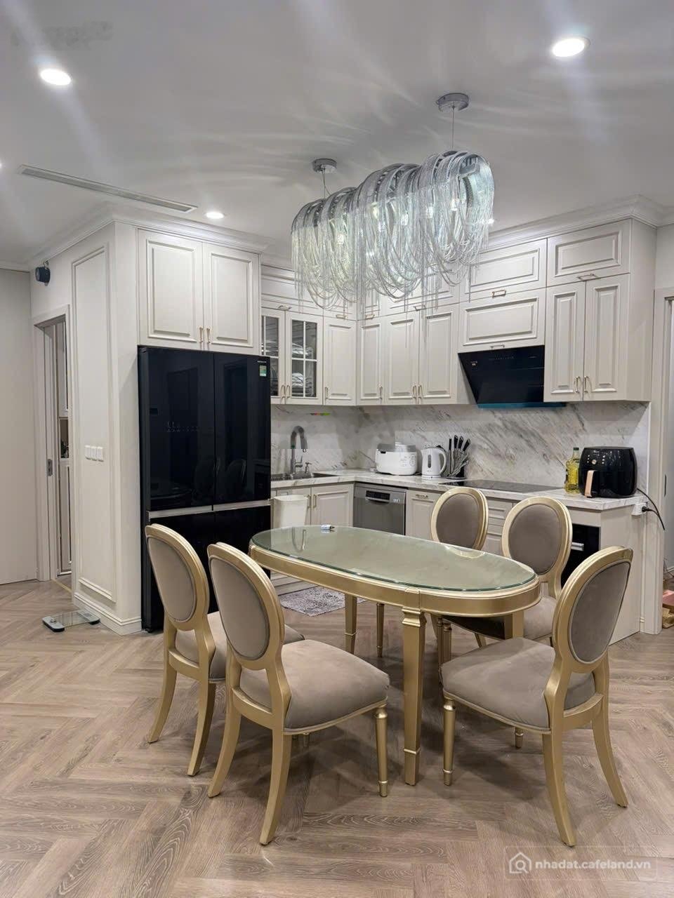 Bán căn hộ chung cư: Chủ nhà thiện chí bán gấp căn góc 116m2 tầng đẹp full nội t