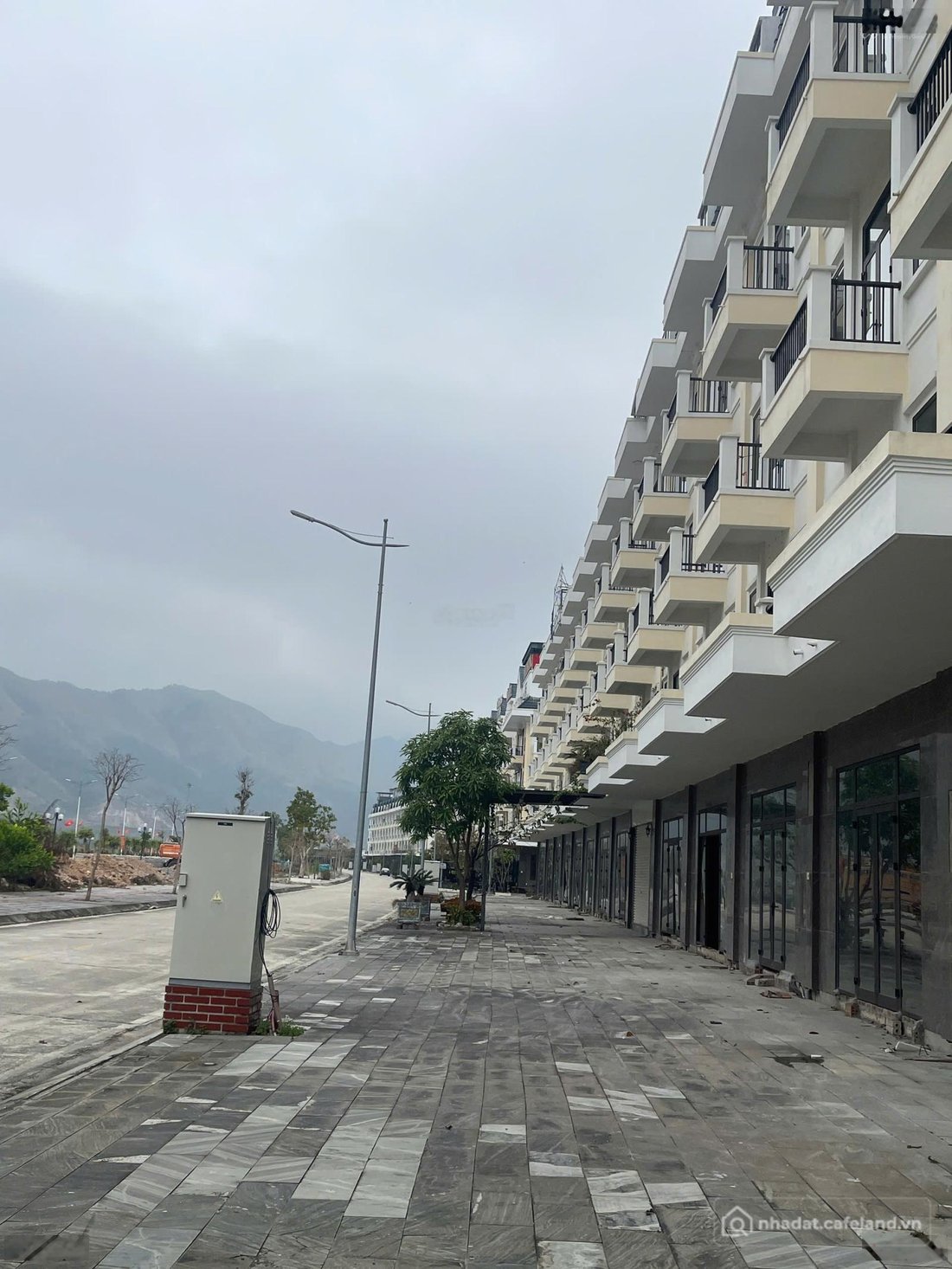 Bán nhà phố dự án: Bán shophouse view đẹp tại Khu đô thị Ao Tiên Vân Đồn, 9,8 tỷ
