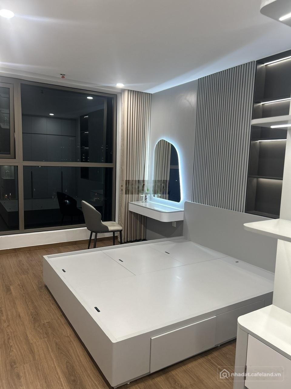 Bán căn hộ chung cư: Rẻ nhất thị trường - Bán căn góc 120m2 3PN nội thất mới tin