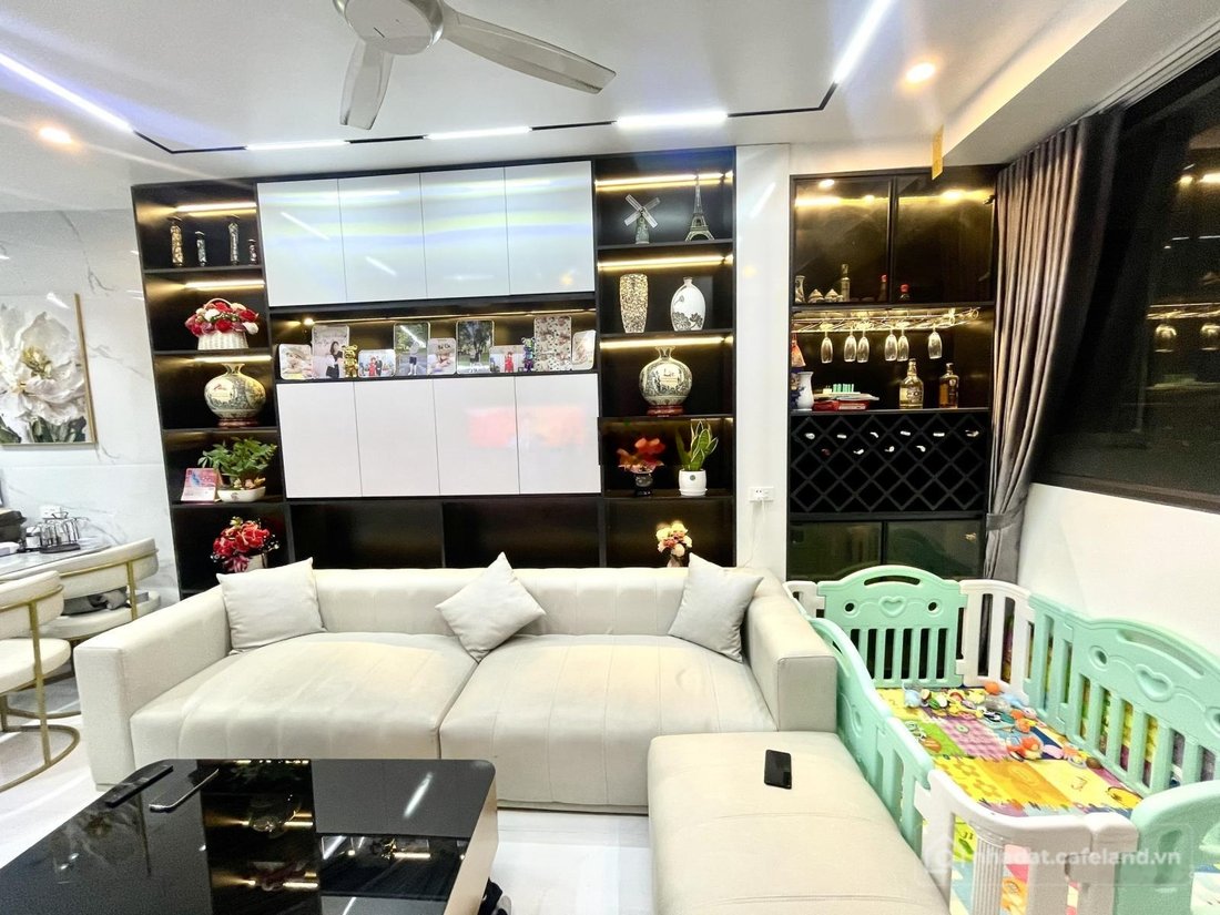 Bán căn hộ chung cư: Bán CC 75,6m2 tại Cầu Giấy Center Point, giá cực chất 8,2 t