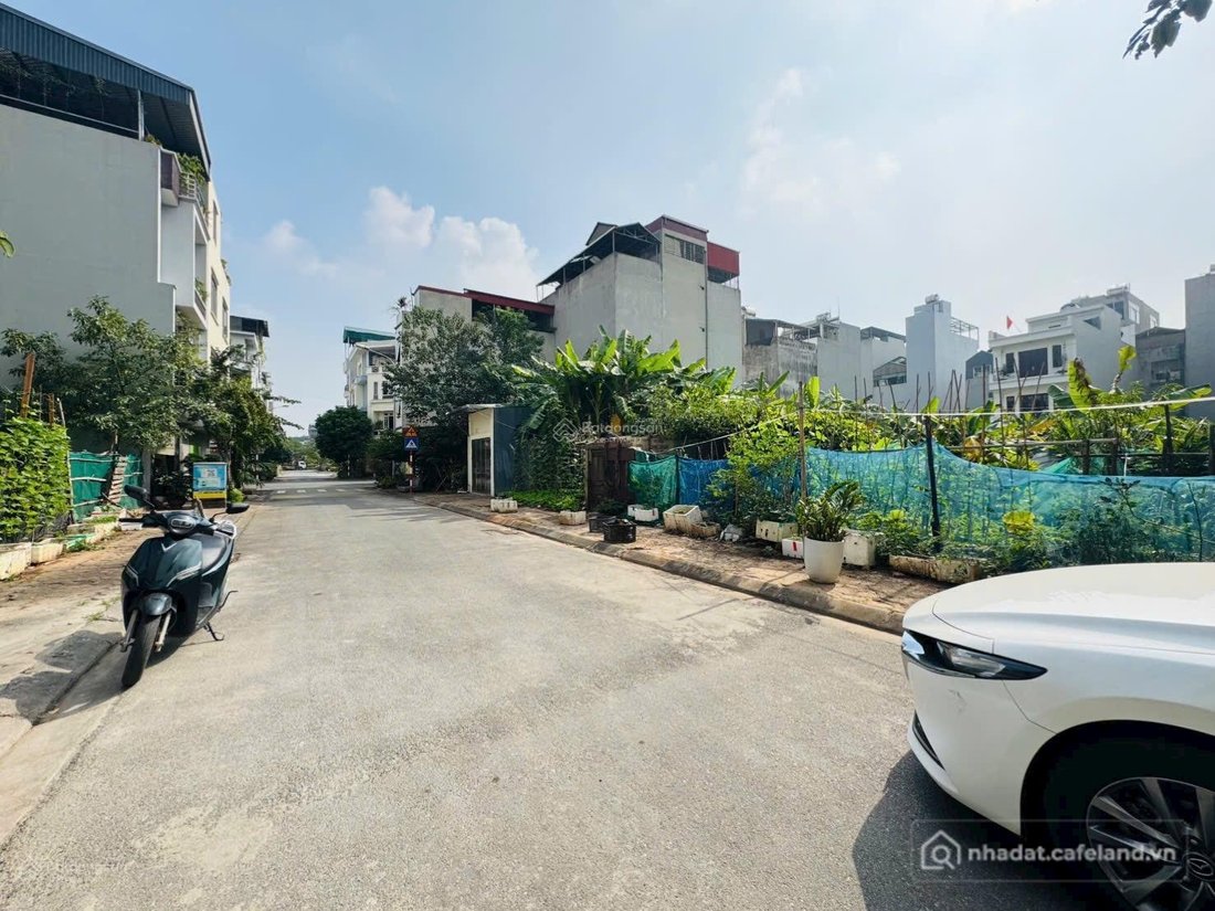 Bán đất thổ cư: Bán đất tái định cư Giang Biên, 30m2 giá tốt