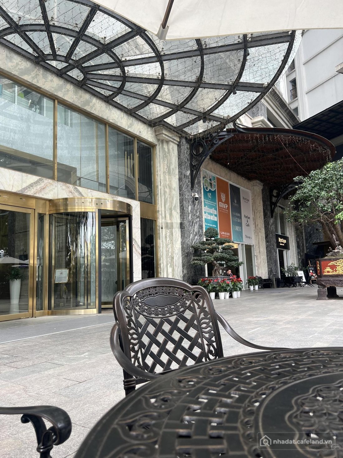 Bán căn hộ chung cư: Giá sốc căn hộ view Sông Hồng 3 ngủ Aqua Central full nội t