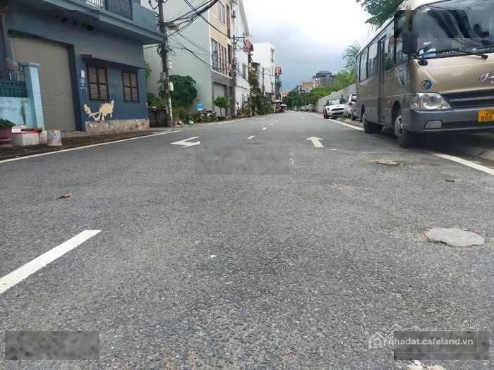 Bán đất thổ cư: Hàng hiếm 300m2 đất Việt Hưng - lô góc, 26m mặt đường 13.5m, 11.