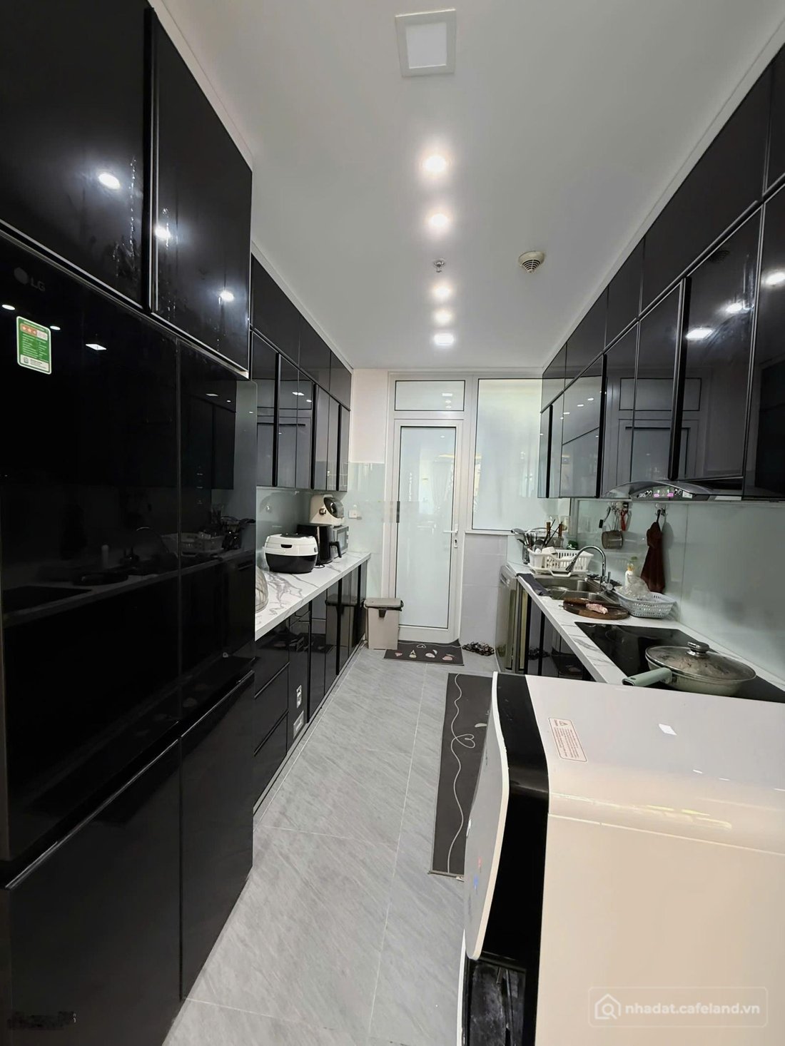 Bán căn hộ chung cư: Chính chủ bán căn 3 ngủ 144m2 tại Thăng Long Number One tòa