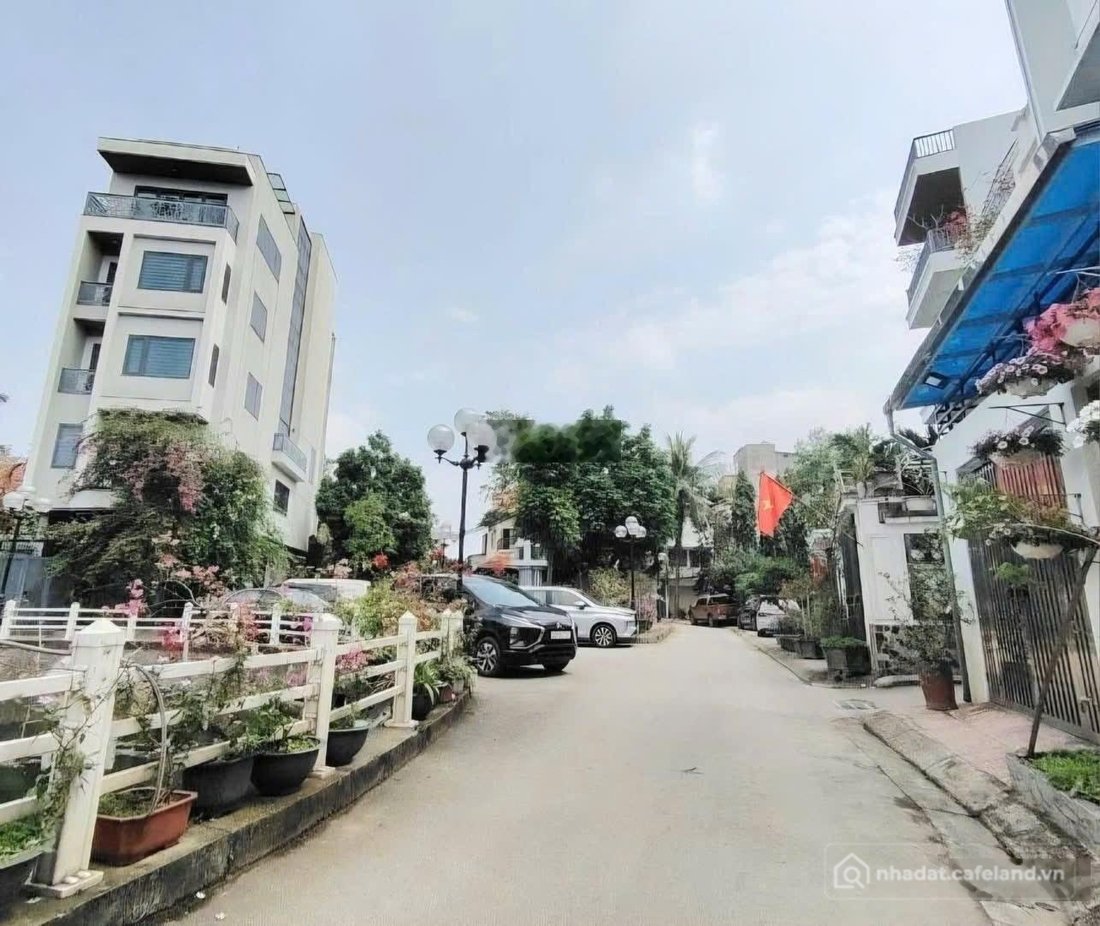 Bán đất thổ cư: Đất đẹp - ngọc thụy long biên- phân lô - ôtô - lô góc - gần hồ -