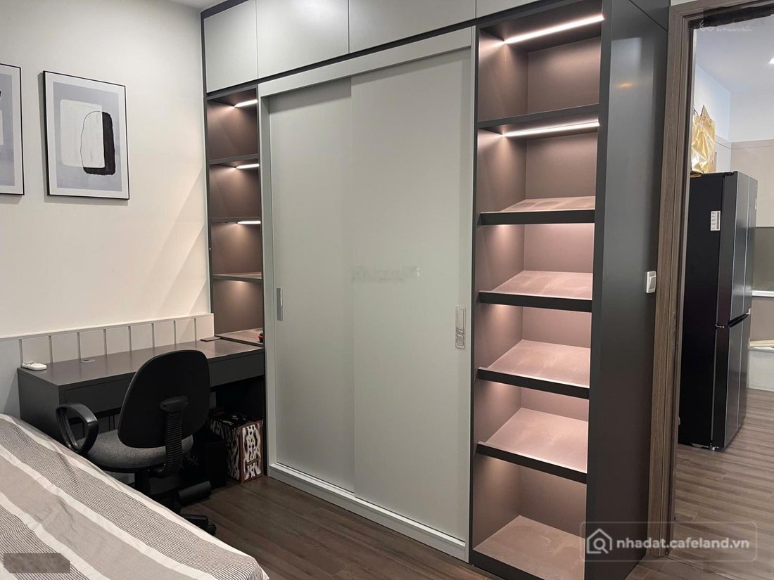 Bán căn hộ chung cư: Em cần bán gấp căn hộ 2PN2VS tại Vinhomes Symphony. Diện tí