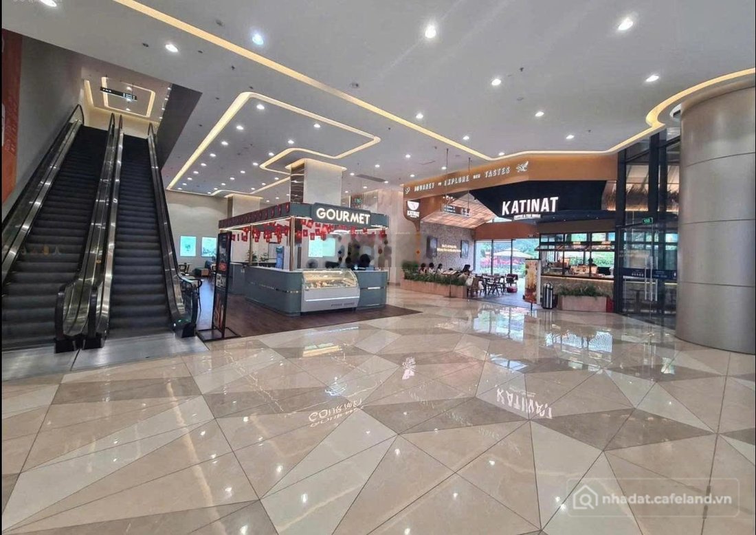 Bán nhà phố dự án: Bán gấp mặt bằng kinh doanh chân đế Rox Center 136 Hồ Tùng Mậ