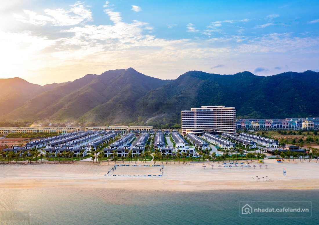 Bán nhà phố dự án: Ban shoptel chính chủ tại Sonasea Vân Đồn giá tốt, chốt luôn.