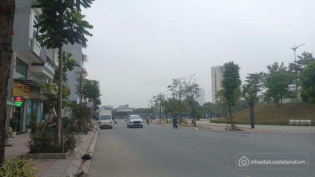 Bán đất thổ cư: Siêu phẩm view hồ đường 25m tái định cư Ngọc Thụy, kinh doanh đỉ