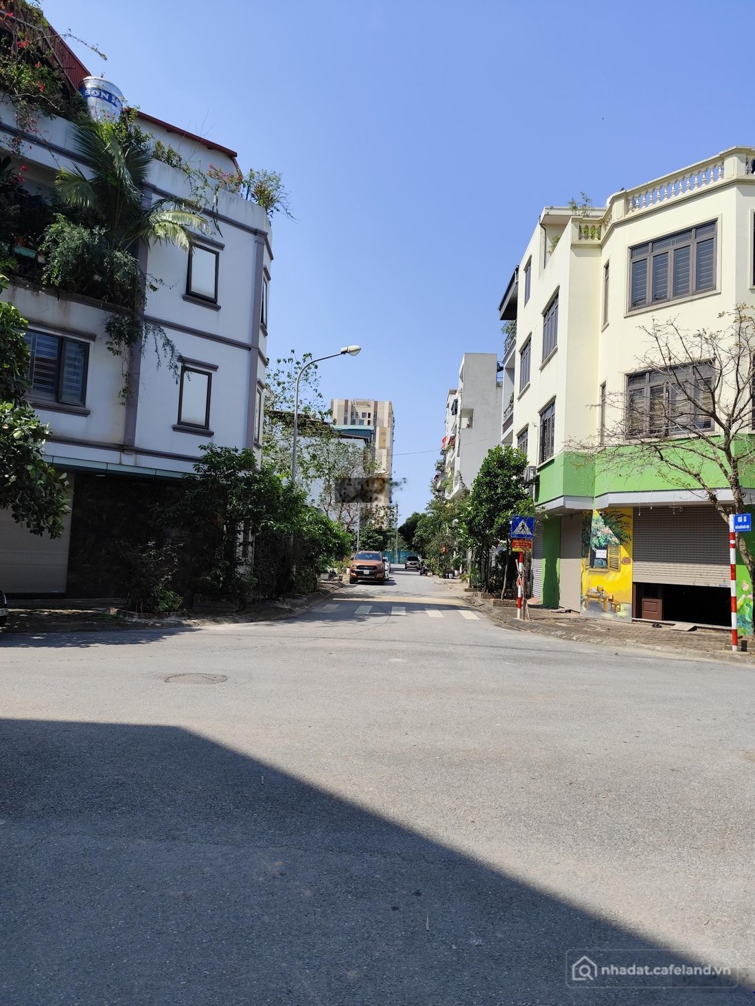 Bán đất thổ cư: Bán đất tái định cư việt Hưng 40m² , mt 4m vỉa hè ôtô tránh , gi