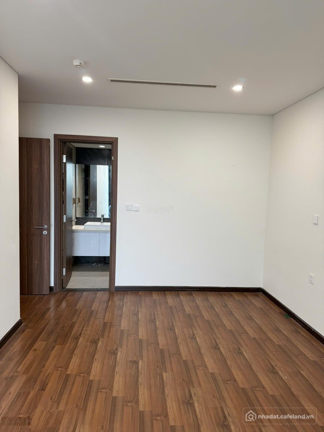 Bán căn hộ chung cư: Căn hộ hàng hiếm đẹp xuất sắc tại Mipec Rubik 360, 11,1 tỷ,