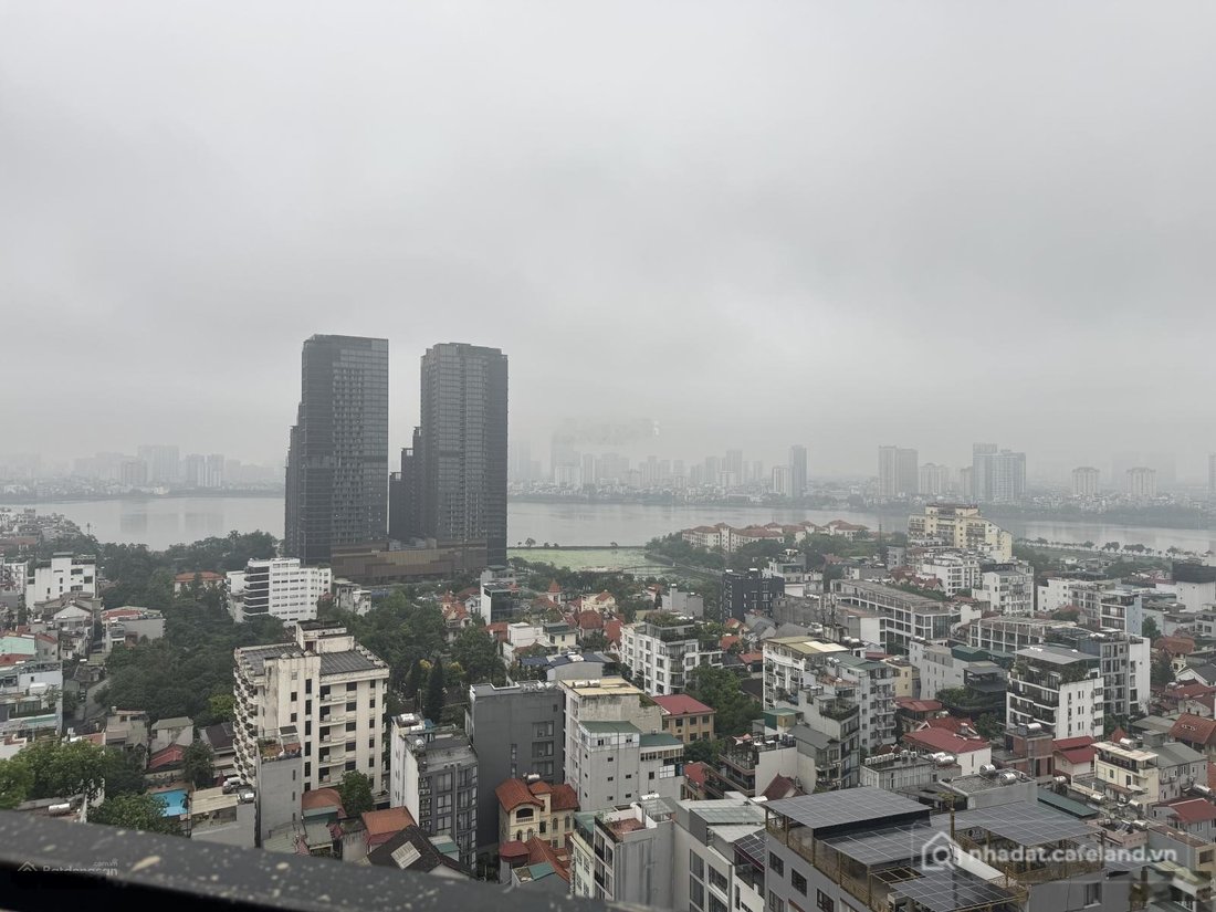 Bán căn hộ chung cư: Bán căn góc 146m2 có view Hồ Tây. Tầng cao. D Le Roi Soleil