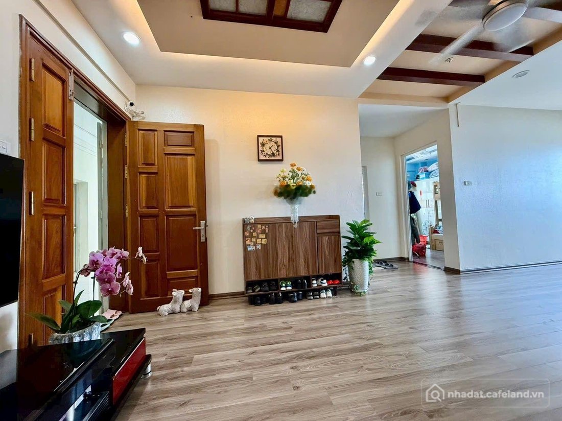 Bán căn hộ chung cư: Bán CHCC N04 Trần Quý Kiên. 65,06m2, 2pn 1vs, đã sửa đẹp, b