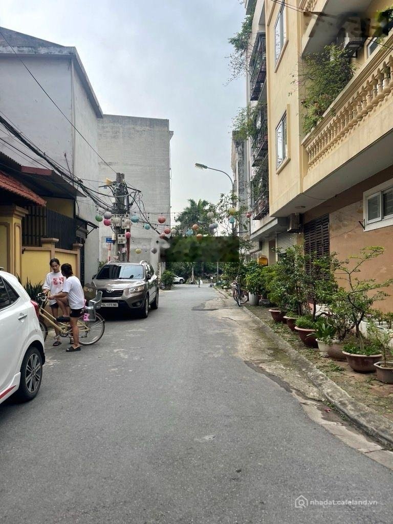 Bán đất thổ cư: Lô đất cực xinh tại trung tâm ngọc thụy, hàng xóm khai sơn hill,