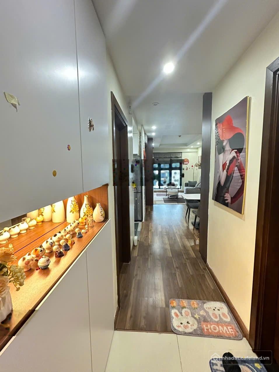 Bán căn hộ chung cư: Chuyển công tác tôi cần bán căn 2 ngủ tại Goldmark City, tầ