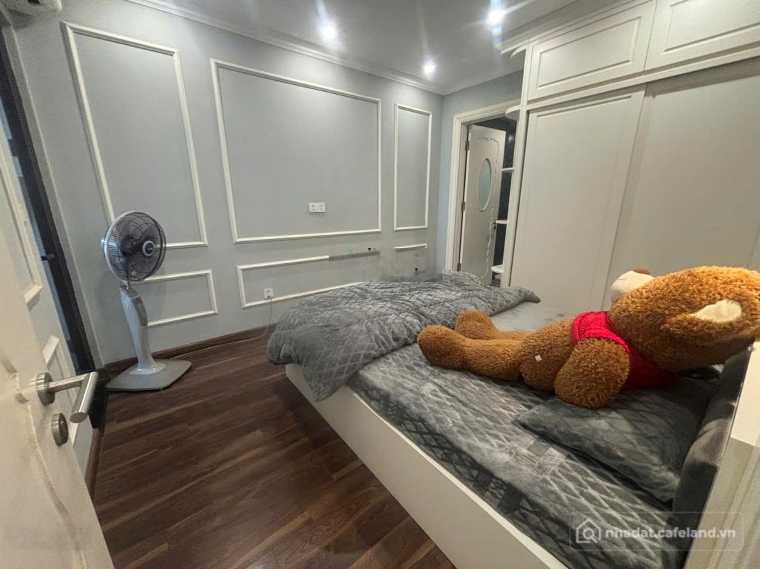 Bán căn hộ chung cư: Gia đình bán căn 2 ngủ 63.5m2 tòa Eco City KĐT Việt Hưng. Đ