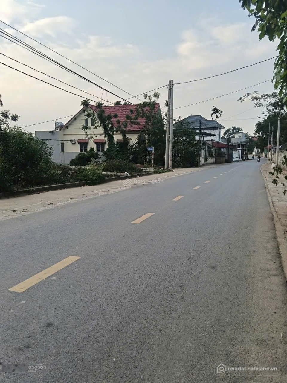 Bán đất thổ cư: Cần tiền bán gấp lô đất 162m² trục chính Trại Láng Cổ Đông, kinh