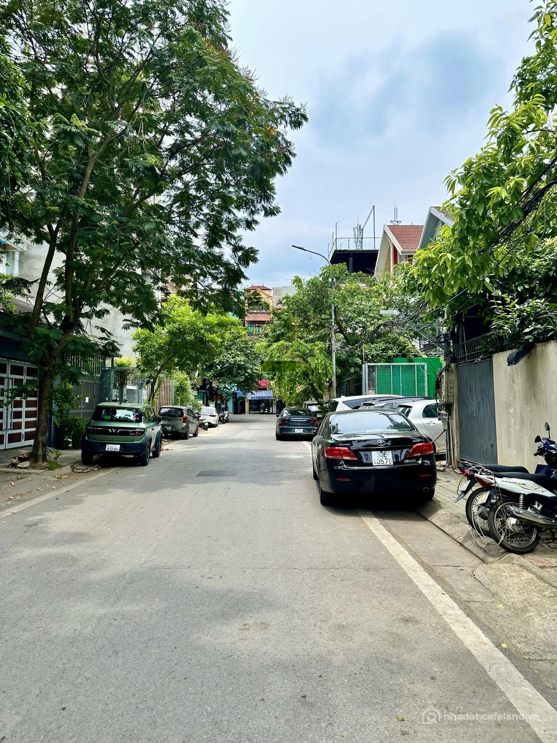 Bán nhà riêng: Cần bán nhà phố Hoàng Quốc Việt, Cầu Giấy. DT sổ 85m2 x 9T, MT 7m