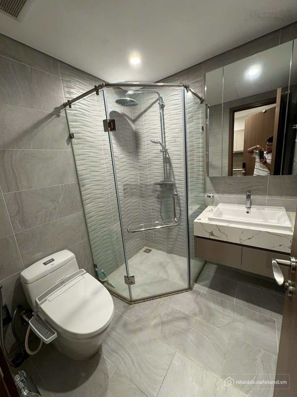 Bán căn hộ chung cư: Chính chủ bán gấp trong tuần CH 2PN + 1, DT 73m2 The Tonkin