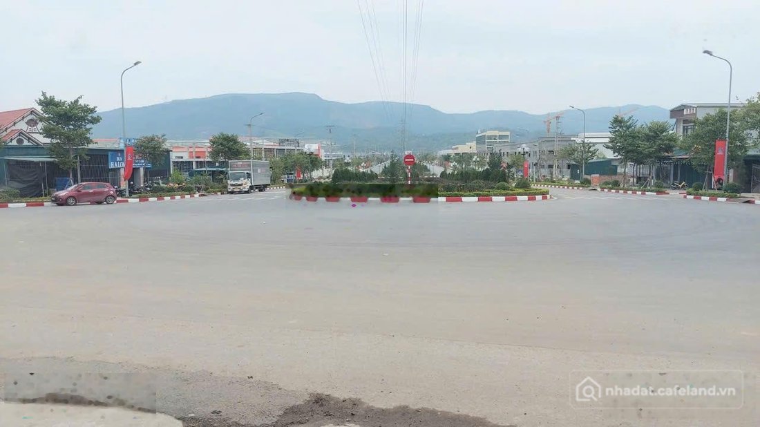 Bán đất thổ cư: Bán đất tại trục chính đường 18, cổng chính khu công nghiệp Đông