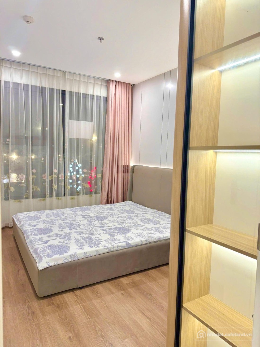 Bán căn hộ chung cư: Chính chủ bán cắt lỗ CH 1PN 42,7m2 giá 3,8 tỷ tại Vinhomes 