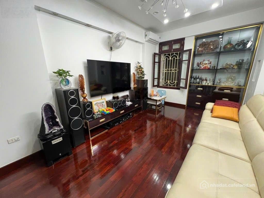 Bán nhà riêng: Chị gái nhờ bán căn Mễ Trì Hạ 50m2 để chuyển sang nhà mới cần bán