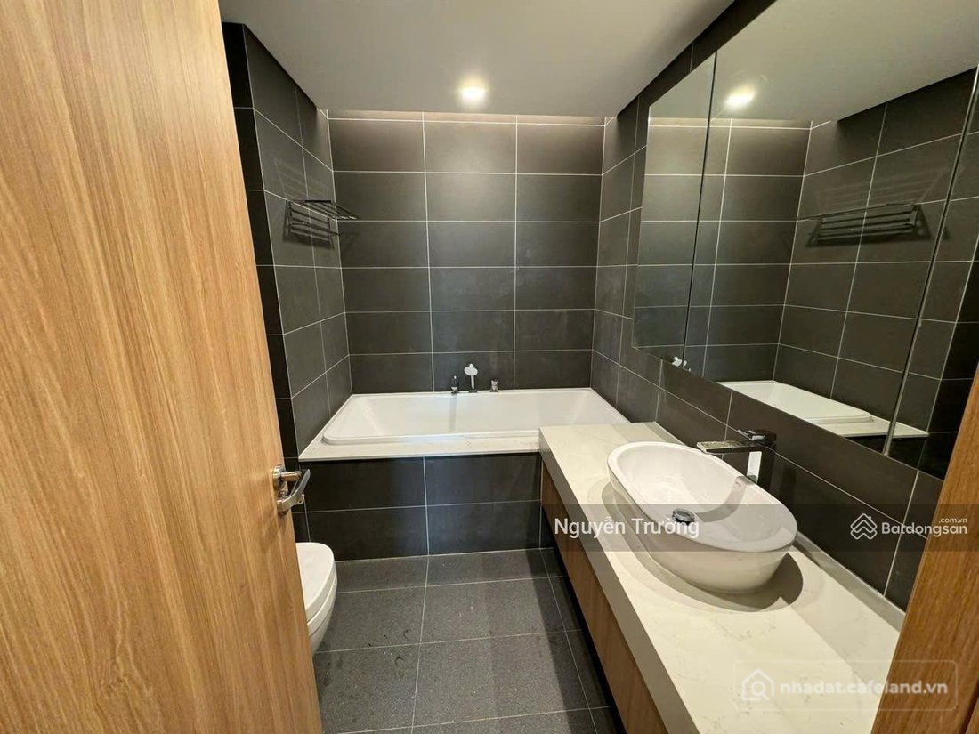 Bán căn hộ chung cư: Bán căn hộ giá cực tốt 84 m2, 2PN 2VS, full nội thất, chung