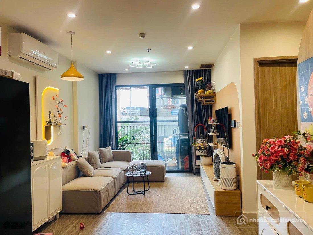Bán căn hộ chung cư: Chính chủ gửi bán gấp giá rẻ căn 2n Vinhomes Smart City