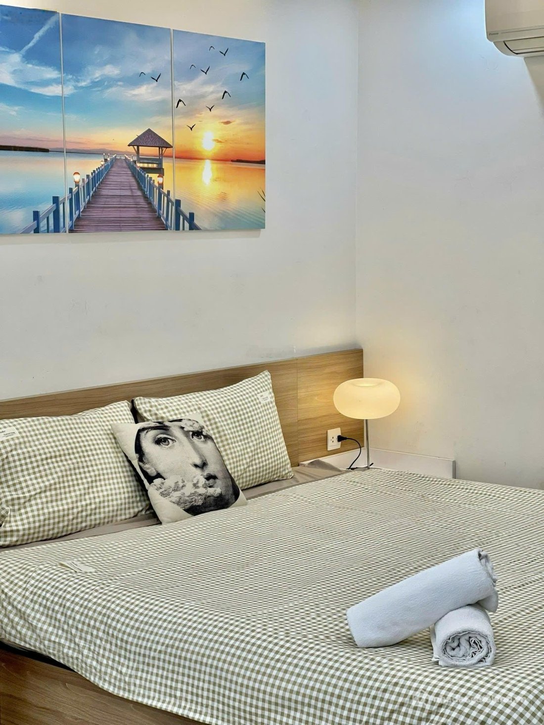 Bán căn hộ chung cư: Gia đình cần bán căn 4pn 180m tòa Lancaster, Căn góc view H