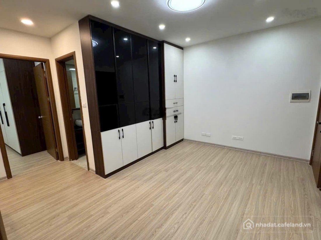 Bán căn hộ chung cư: Bán CC A10-A14 Nam Trung Yên, nhỉnh 5 tỷ, 55m2, 2PN, 1VS, p