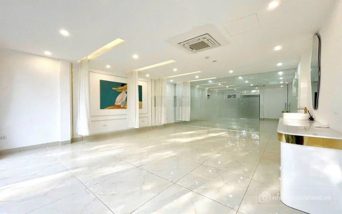 Bán nhà riêng: Giảm 8 tỷ bán nhanh tòa văn phòng mặt phố hoàng ngân. mặt tiền 5m