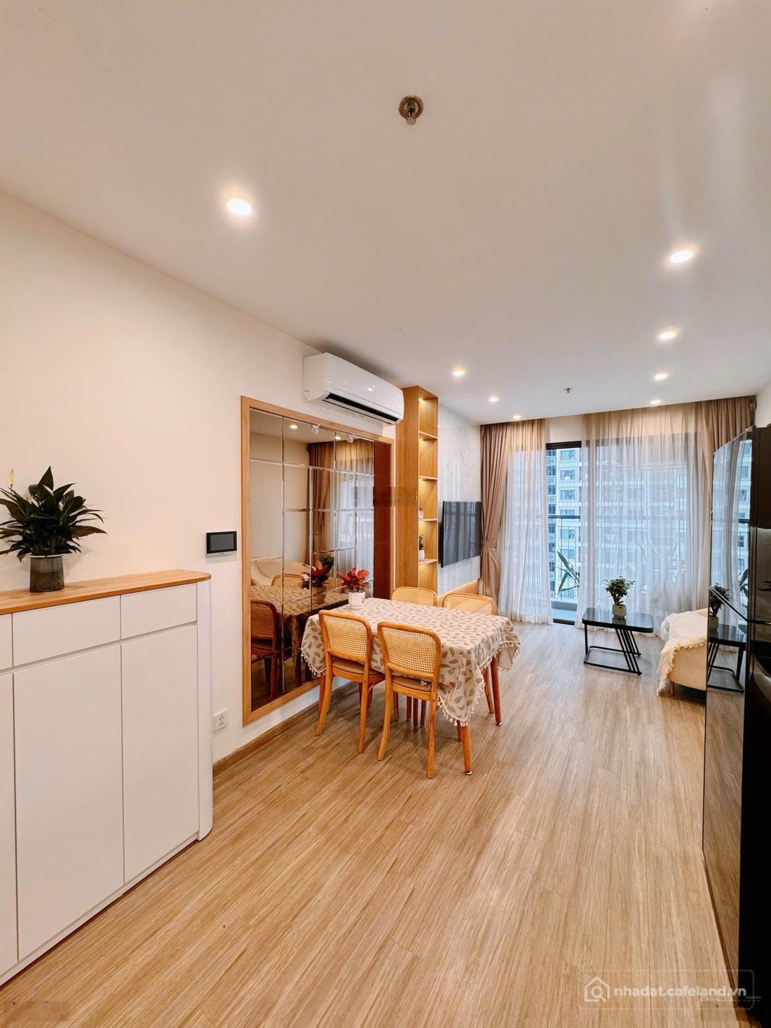 Bán căn hộ chung cư: Chính chủ cần tiền gấp bán nhanh căn 3PN 74,7m2 giá 5,85 tỷ