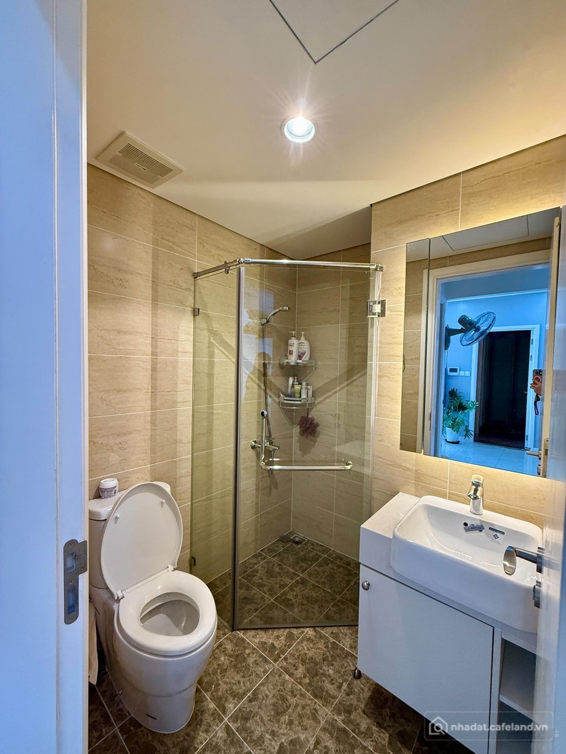 Bán căn hộ chung cư: [C3] Chính chủ GỬI bán CH 73m2, 2PN2VS, full nội thất đẹp -