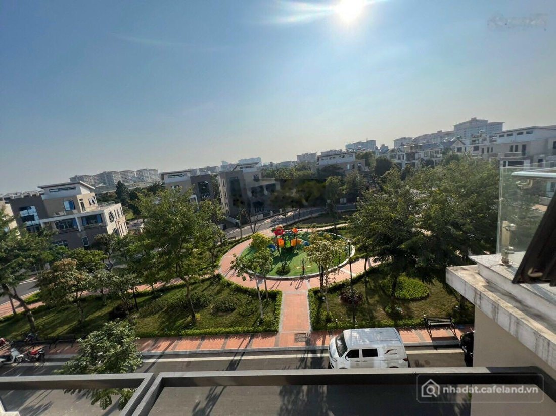 Bán biệt thự: Bán gấp: Liền kề Đ/C: KĐT Đặng Xá-Gia Lâm/DT: 132m2, MT 6m, 4 tầng