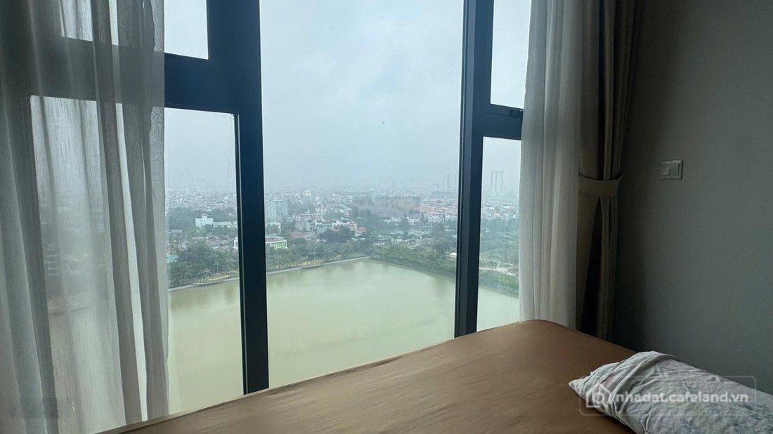 Bán căn hộ chung cư: Chính chủ bán căn hộ 2PN 2VS view hồ tầng trung dự án Maste