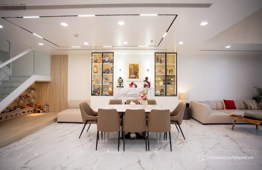 Bán căn hộ chung cư: Chuyển công tác GĐ em cần bán nhanh CH 100m2, 3N2VS, full n