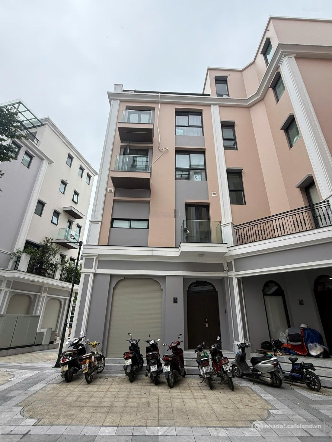 Bán nhà phố dự án: Bán căn góc Shophouse The Manor Central Park 99m2 -5 tầng